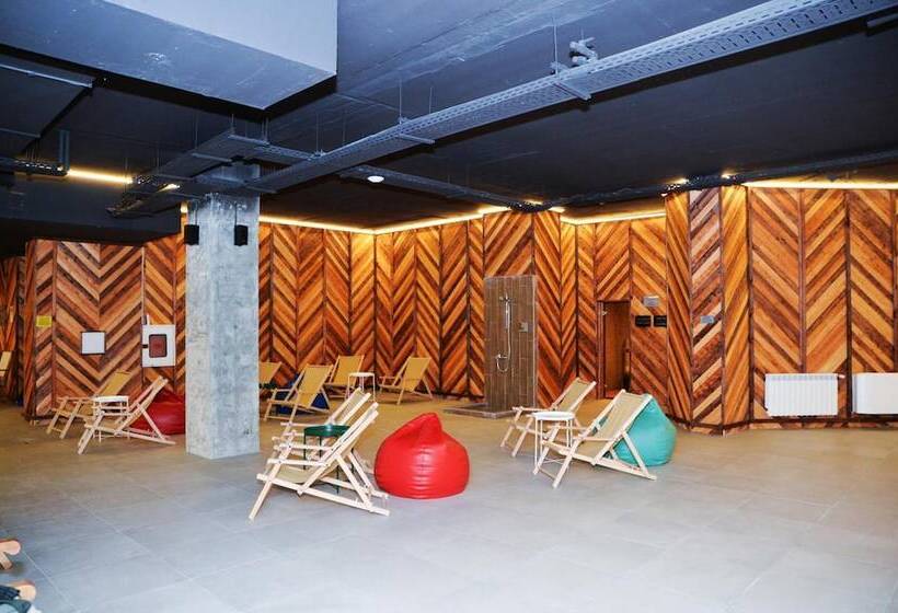 Flora Hotel   Apartments