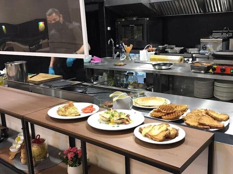 Flora Hotel   Apartments