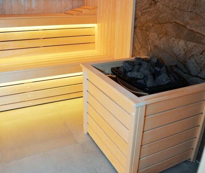 Flora Hotel   Apartments