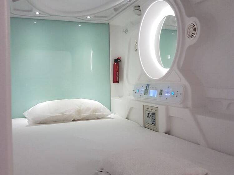 Fox Box Apt.   Hostel