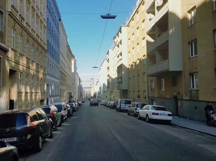 Fox Box Apt.   Hostel