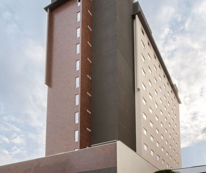 Отель Intercity Curitiba Batel