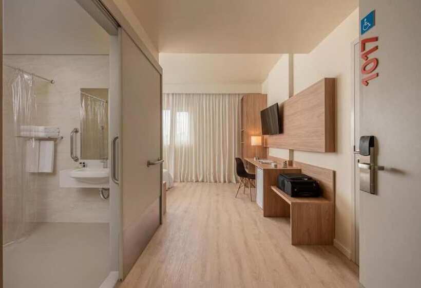 Отель Intercity Curitiba Batel