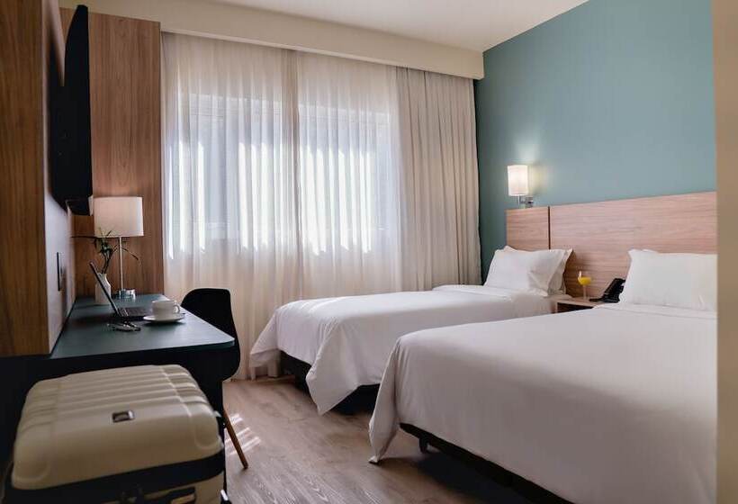 Отель Intercity Curitiba Batel