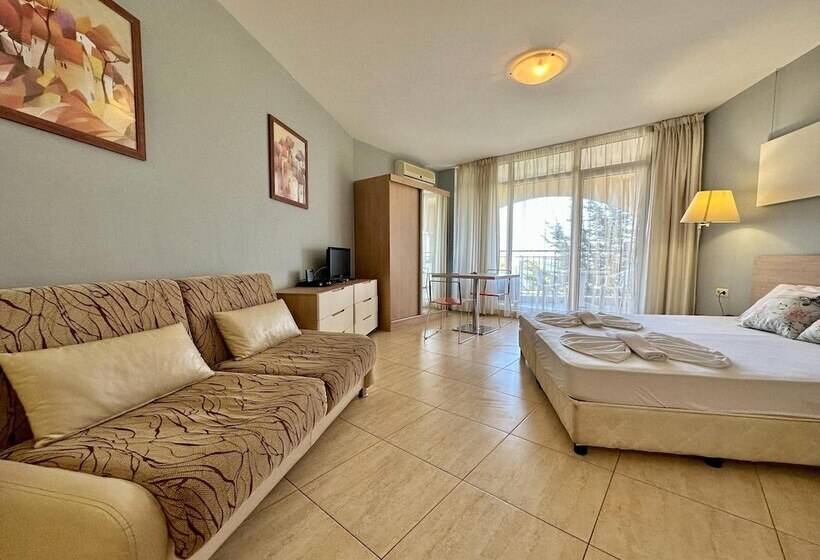 هتل Menada Grand Resort Apartments