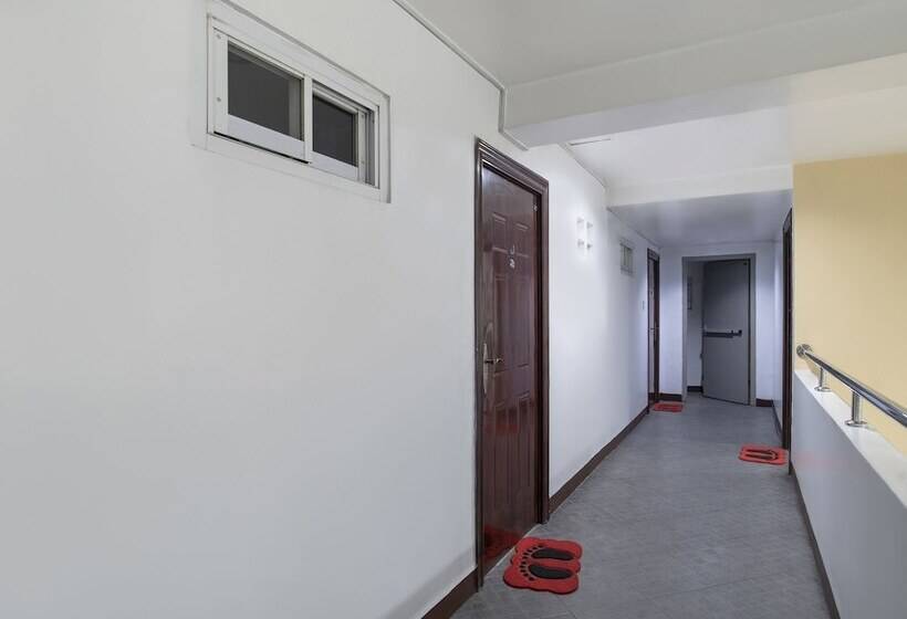 هتل Oyo 549 Sajj Bldg