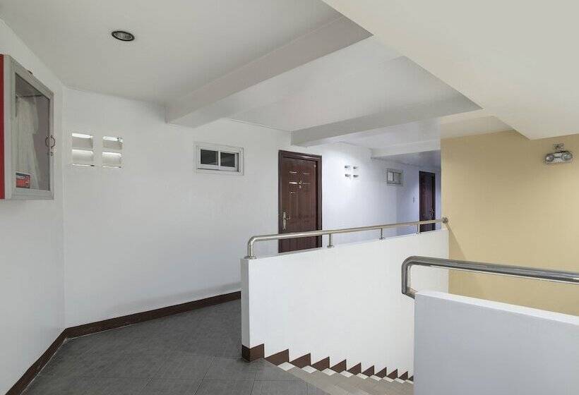 هتل Oyo 549 Sajj Bldg