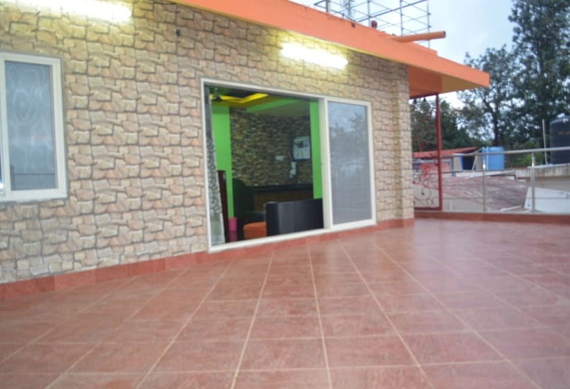 בית מלון כפרי Silver Oak Villa