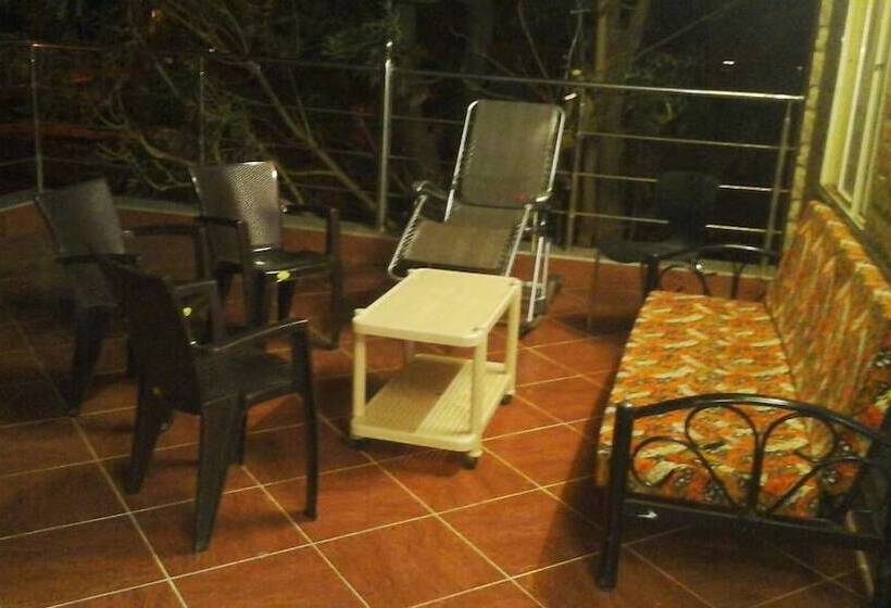 בית מלון כפרי Silver Oak Villa