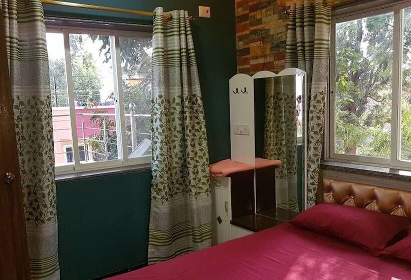 בית מלון כפרי Silver Oak Villa