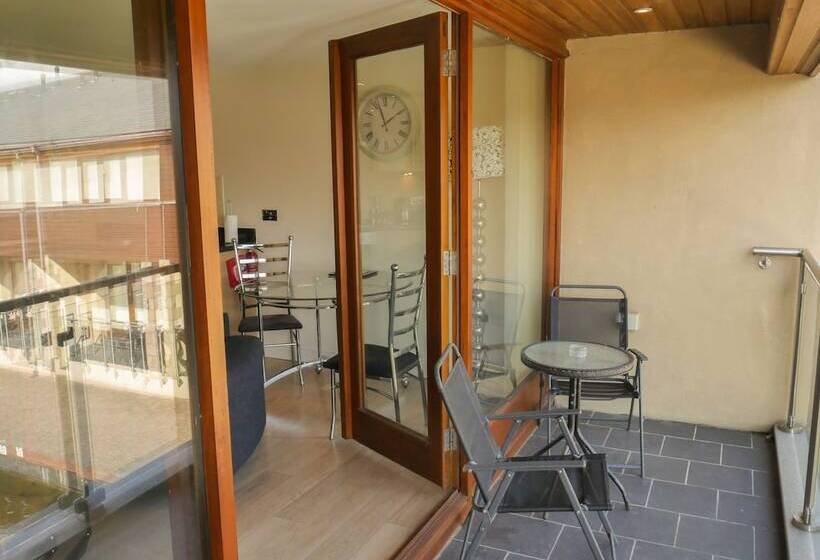 ホテル Tewitfield Marina