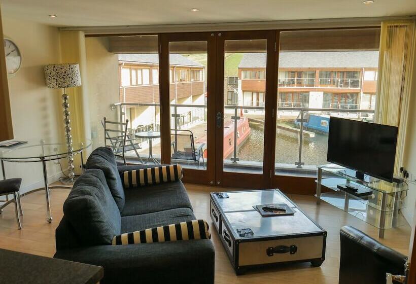 ホテル Tewitfield Marina