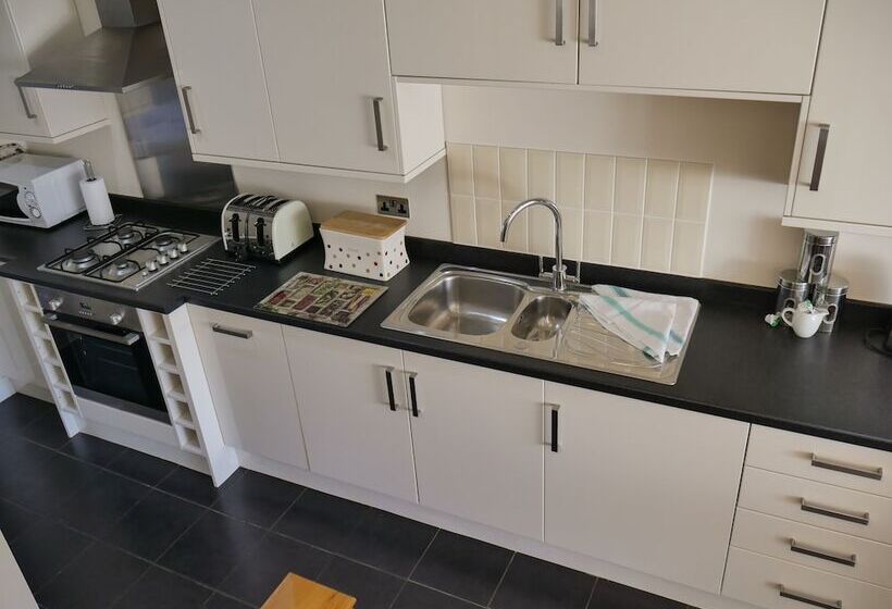 ホテル Tewitfield Marina