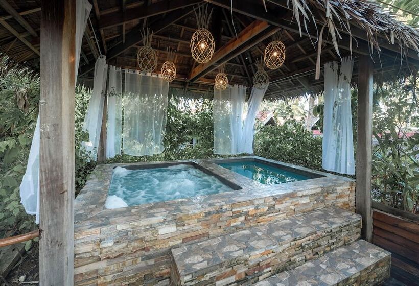 هتل The Hillside Resort Siargao