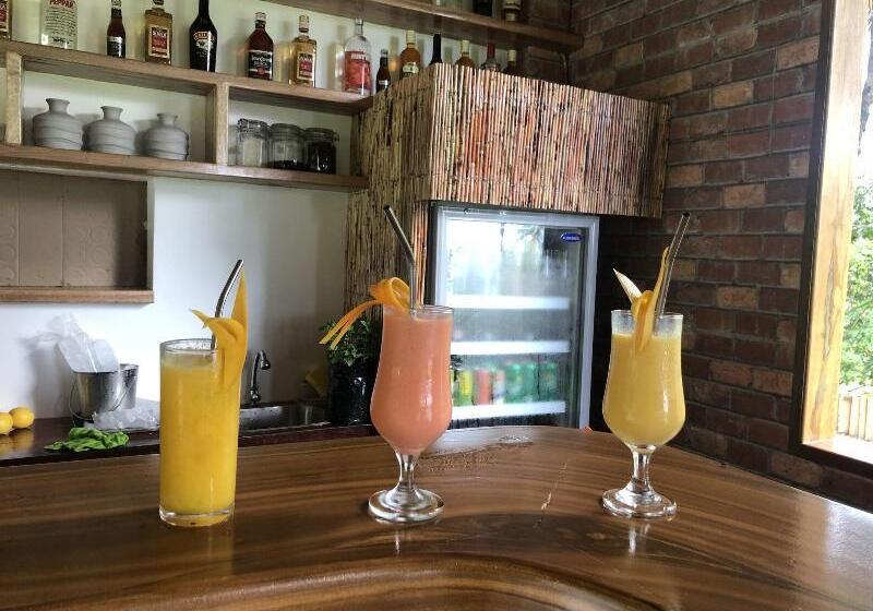 هتل The Hillside Resort Siargao