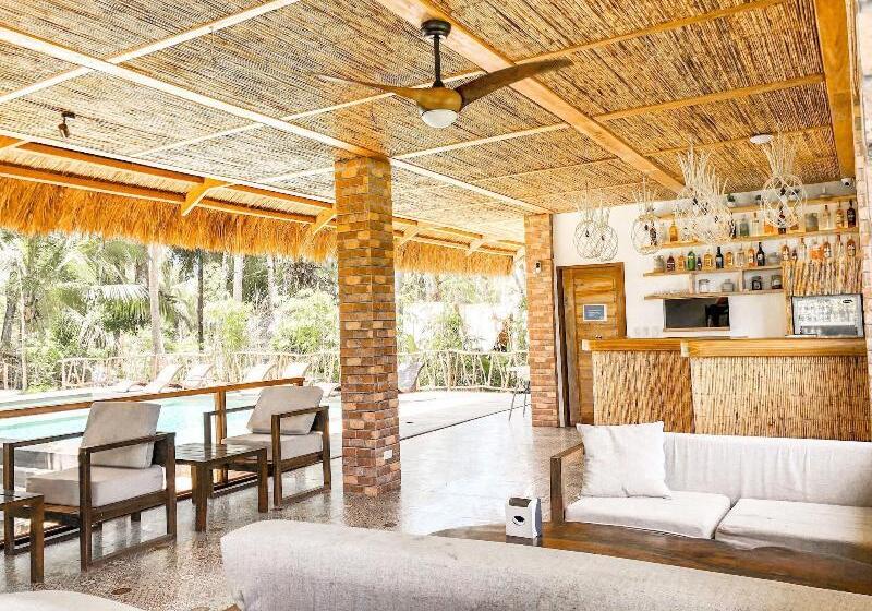 هتل The Hillside Resort Siargao
