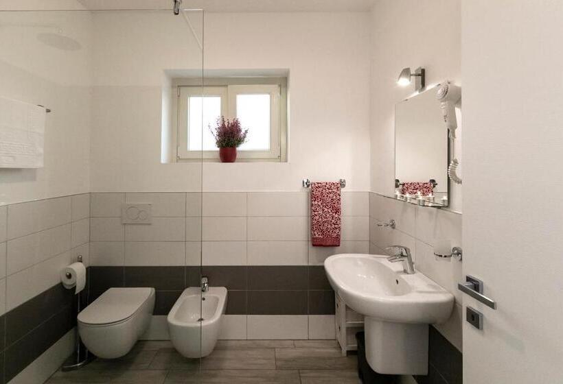 La Collinetta Apartments