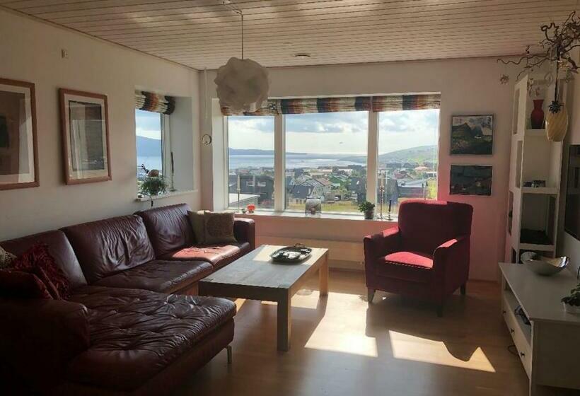 بنسيون Light & Spacious Home