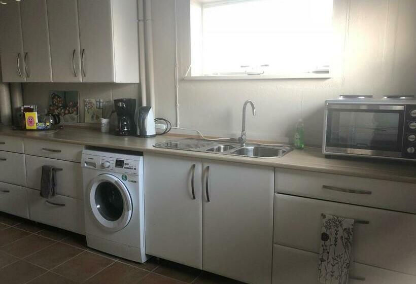 بنسيون Light & Spacious Home