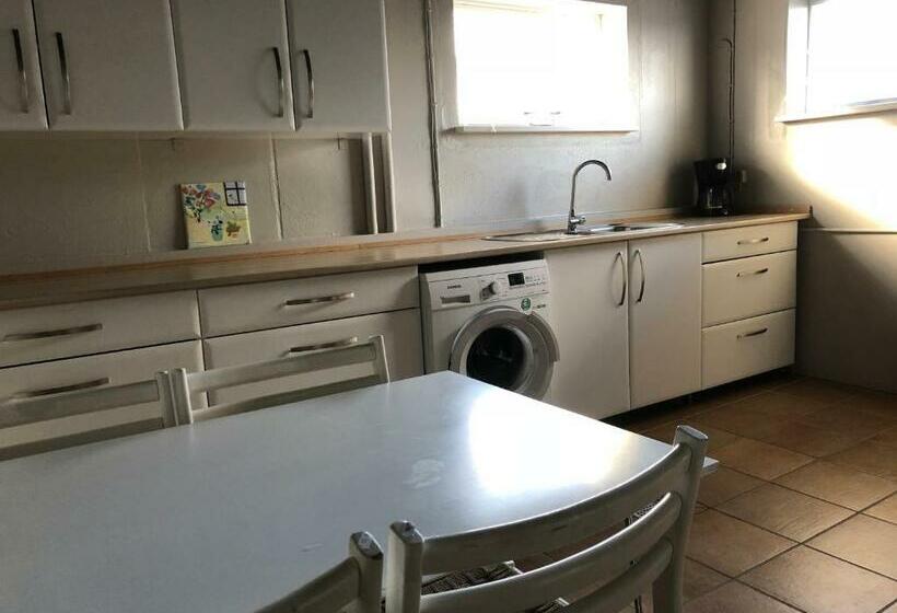 بنسيون Light & Spacious Home