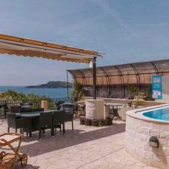 پانسیون Monte Perla Residence