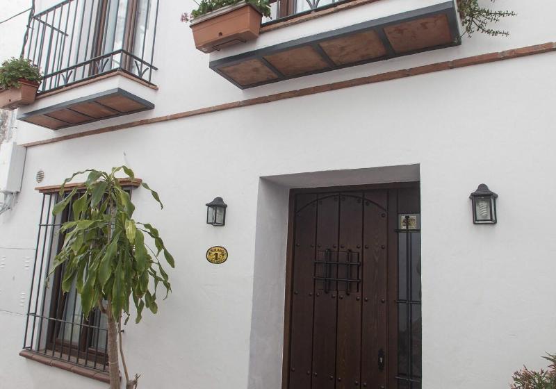 بنسيون Total Marbella Suites Noise Isolation