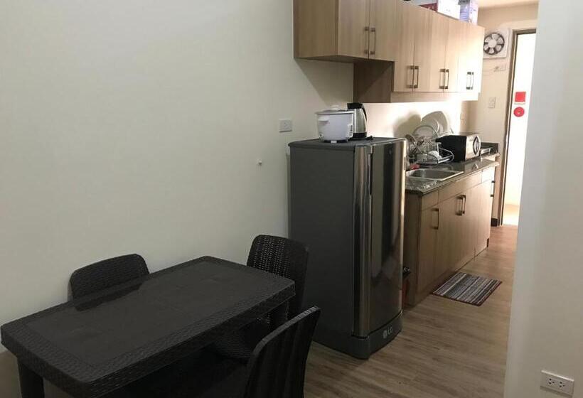 Rosarich Homestay   Bristle Ridge Residences