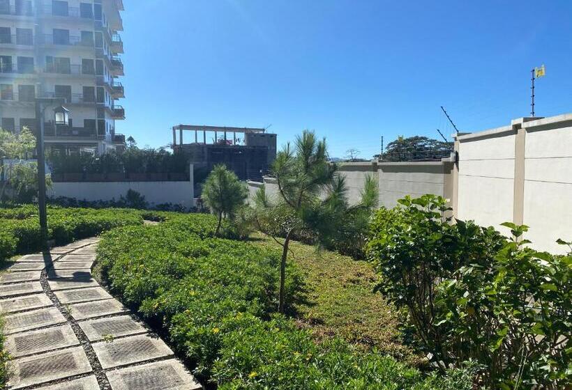 Rosarich Homestay   Bristle Ridge Residences