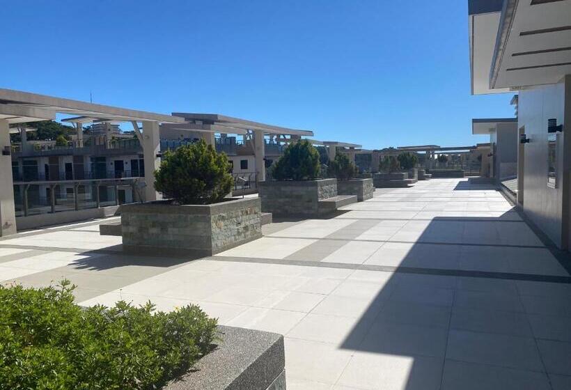 Rosarich Homestay   Bristle Ridge Residences