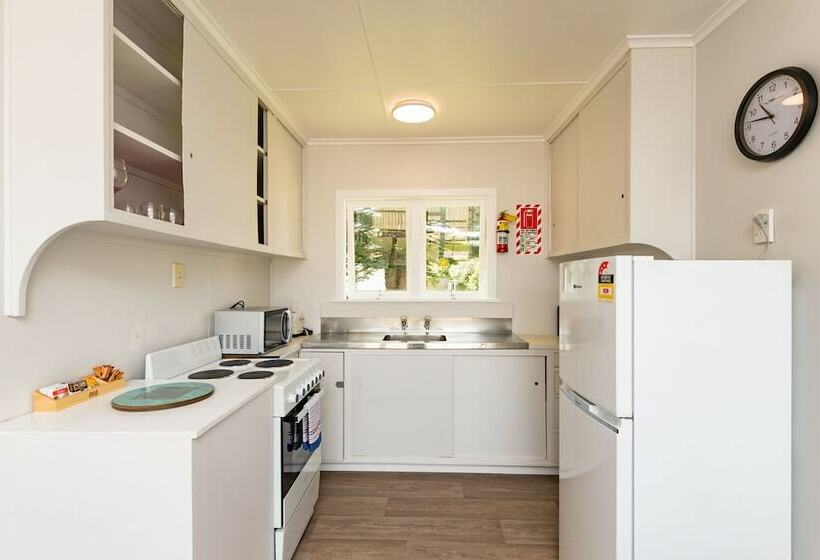 Waitangi Beach Bach 30a