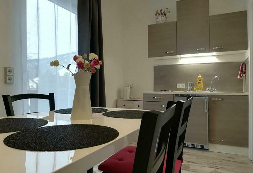 هاستل Boutique Family House La