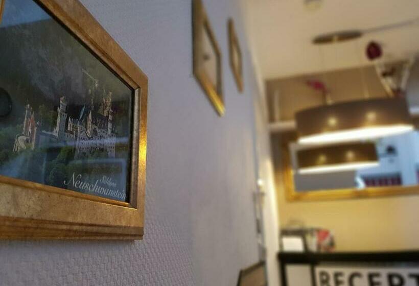 هاستل Boutique Family House La