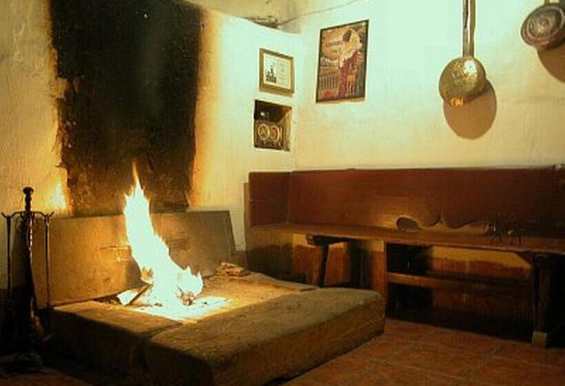 호스텔 Posada Real La Vieja Chimenea Spa