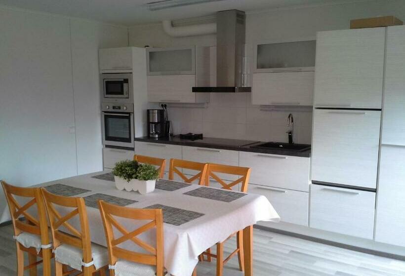 בית מלון כפרי Karemajat Panorama