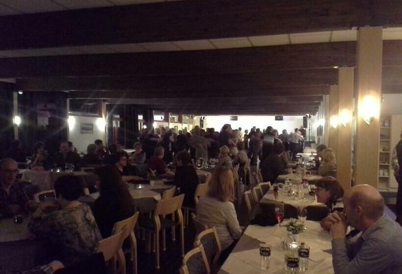 ホテル Karemajat Panorama