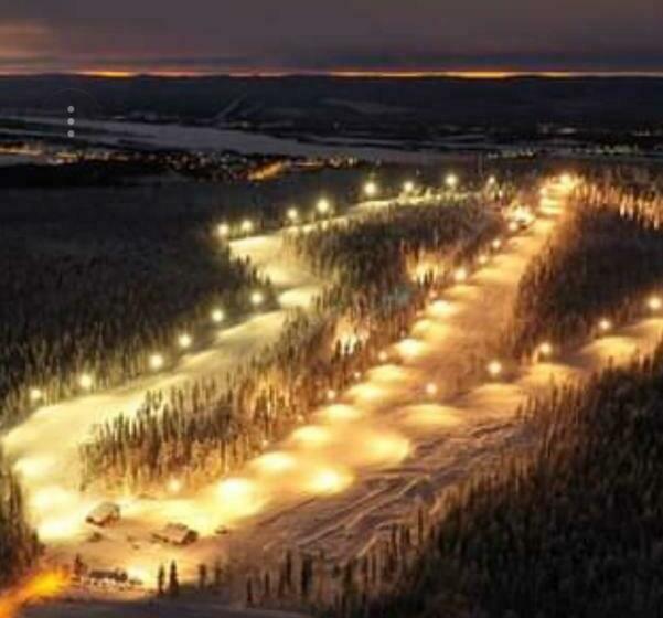 ホテル Karemajat Panorama