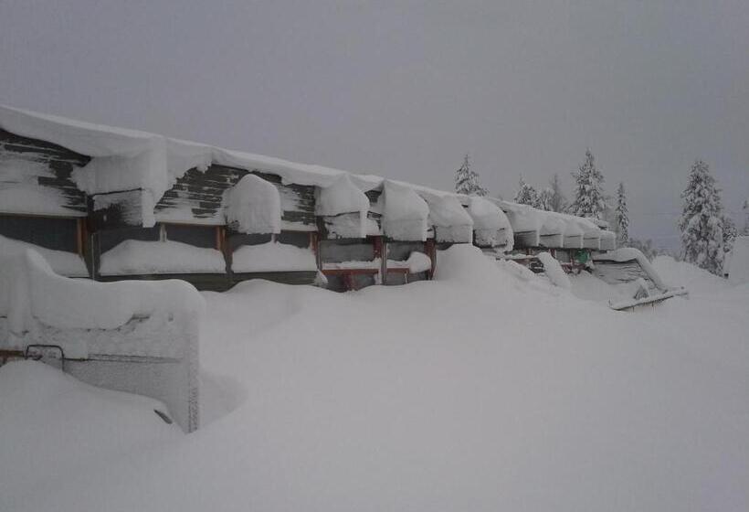 ホテル Karemajat Panorama