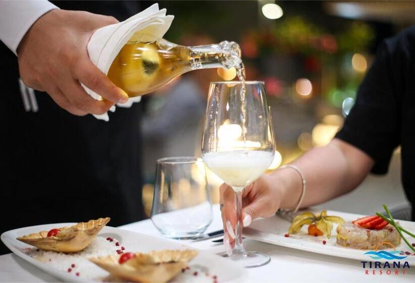 בית מלון כפרי Tirana Resort Radhime