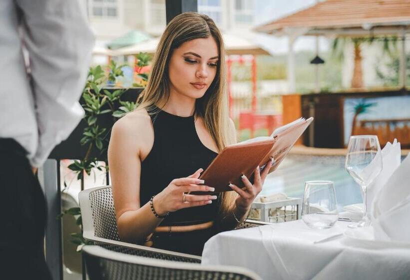 בית מלון כפרי Tirana Resort Radhime