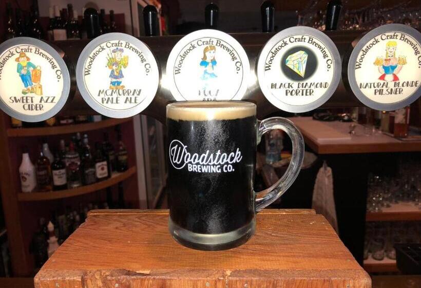 בית מלון כפרי Woodstock