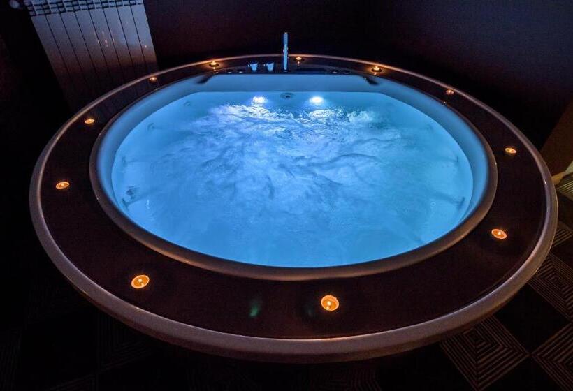 Marie Claire Apartments & Spa