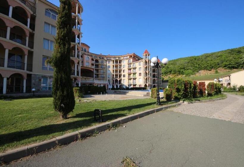 Menada Negresco Apartments