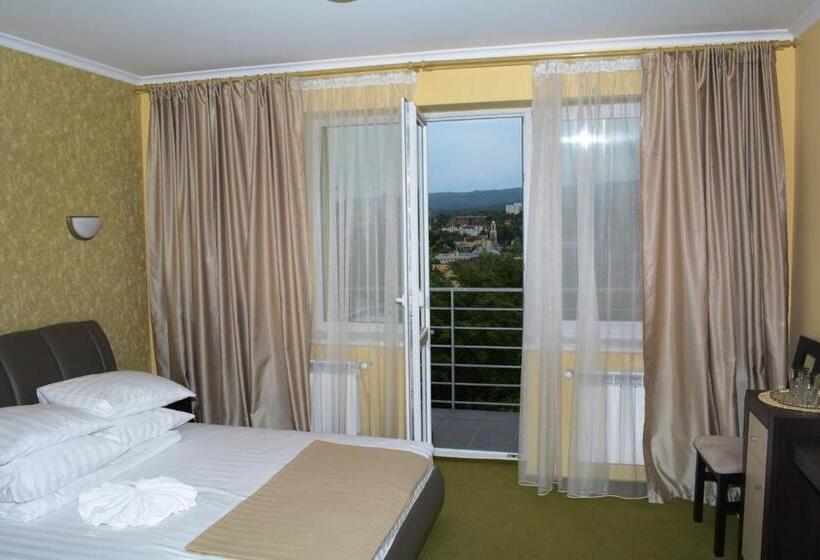 پانسیون Guest House At Lesya Ukrainka