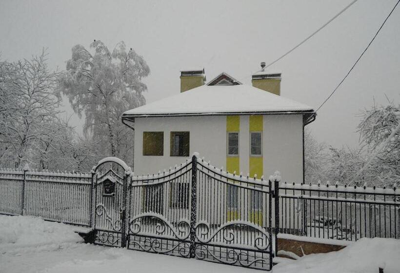 پانسیون Guest House At Lesya Ukrainka