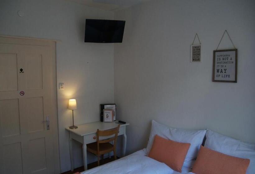 Пансион Villa Donkey Bnb