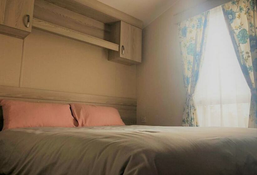 منتجع Towervans Caravan Park