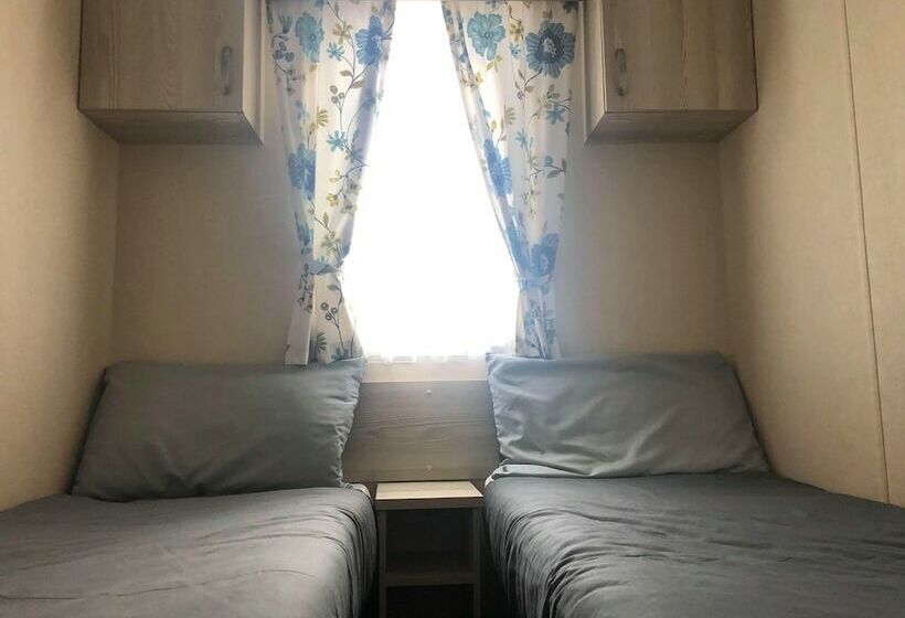 منتجع Towervans Caravan Park