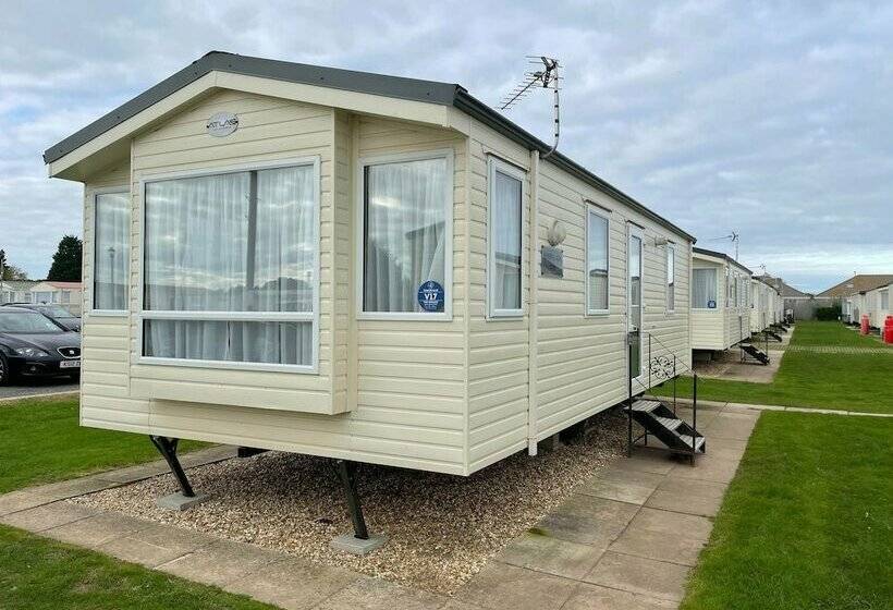 منتجع Towervans Caravan Park