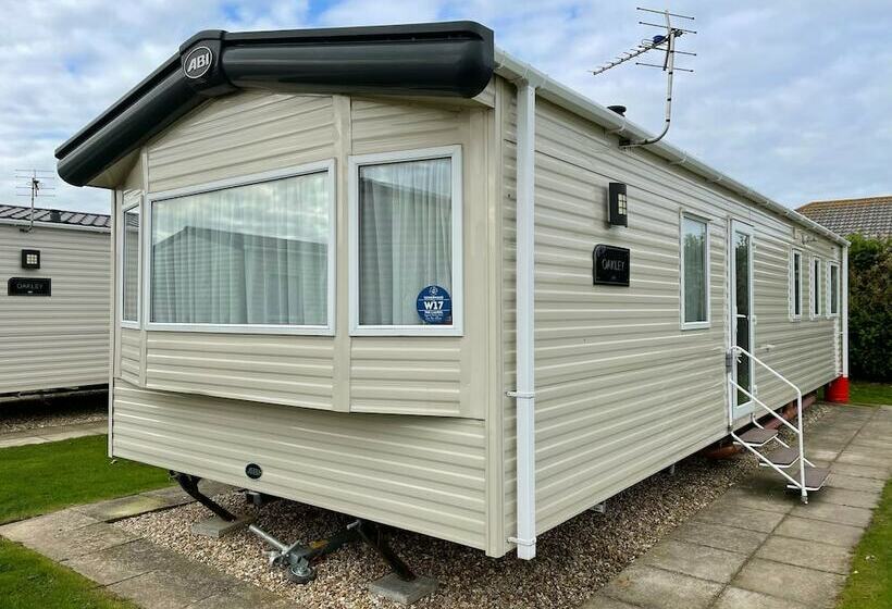منتجع Towervans Caravan Park
