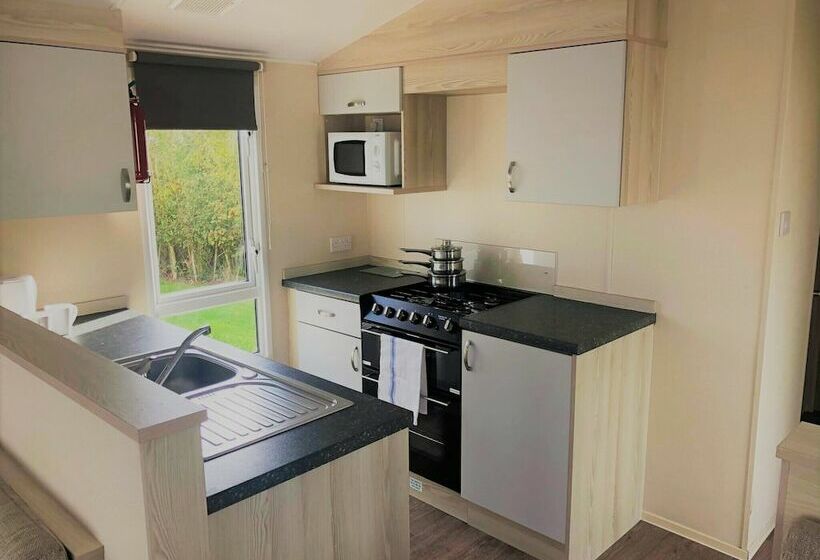 منتجع Towervans Caravan Park